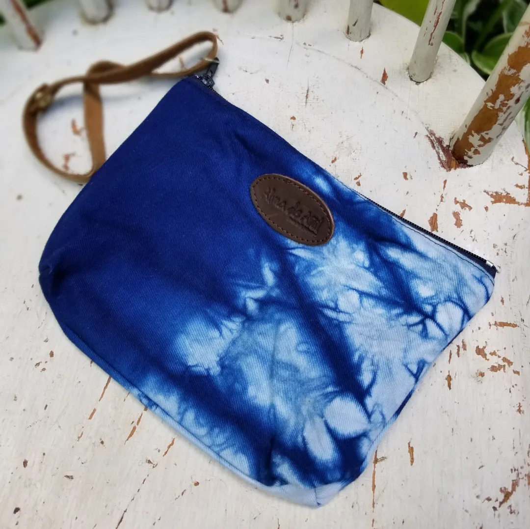 Alma de Añil Wristlet