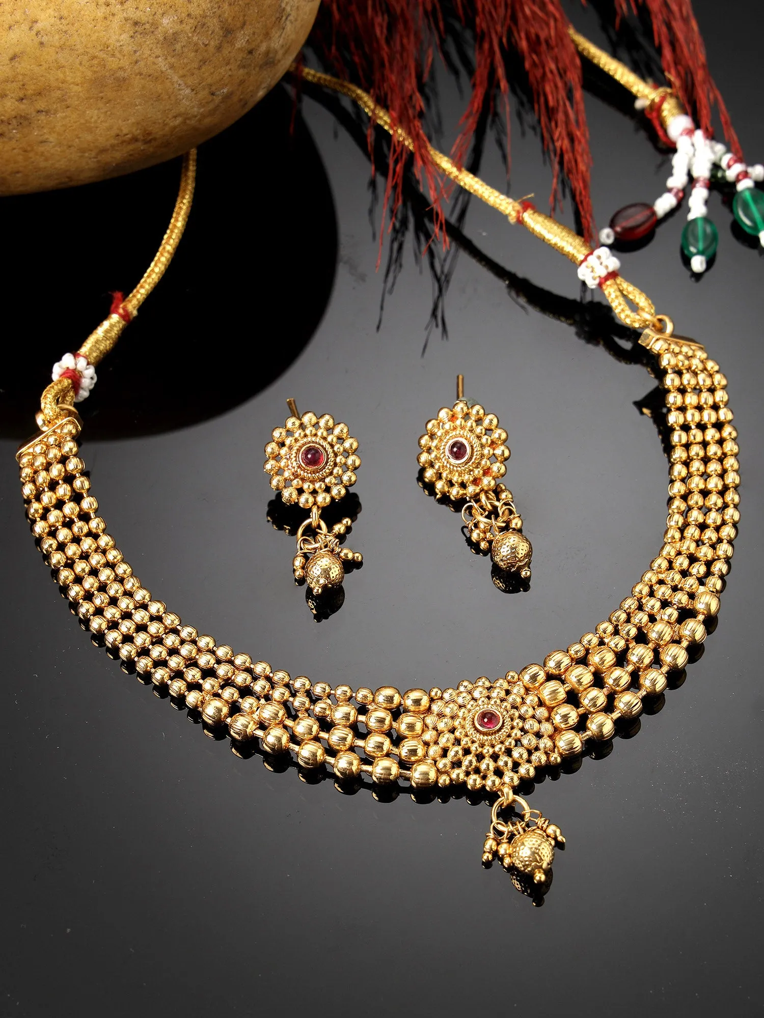 Karatcart Gold Plated Classic Temple Jewellery Set for Women