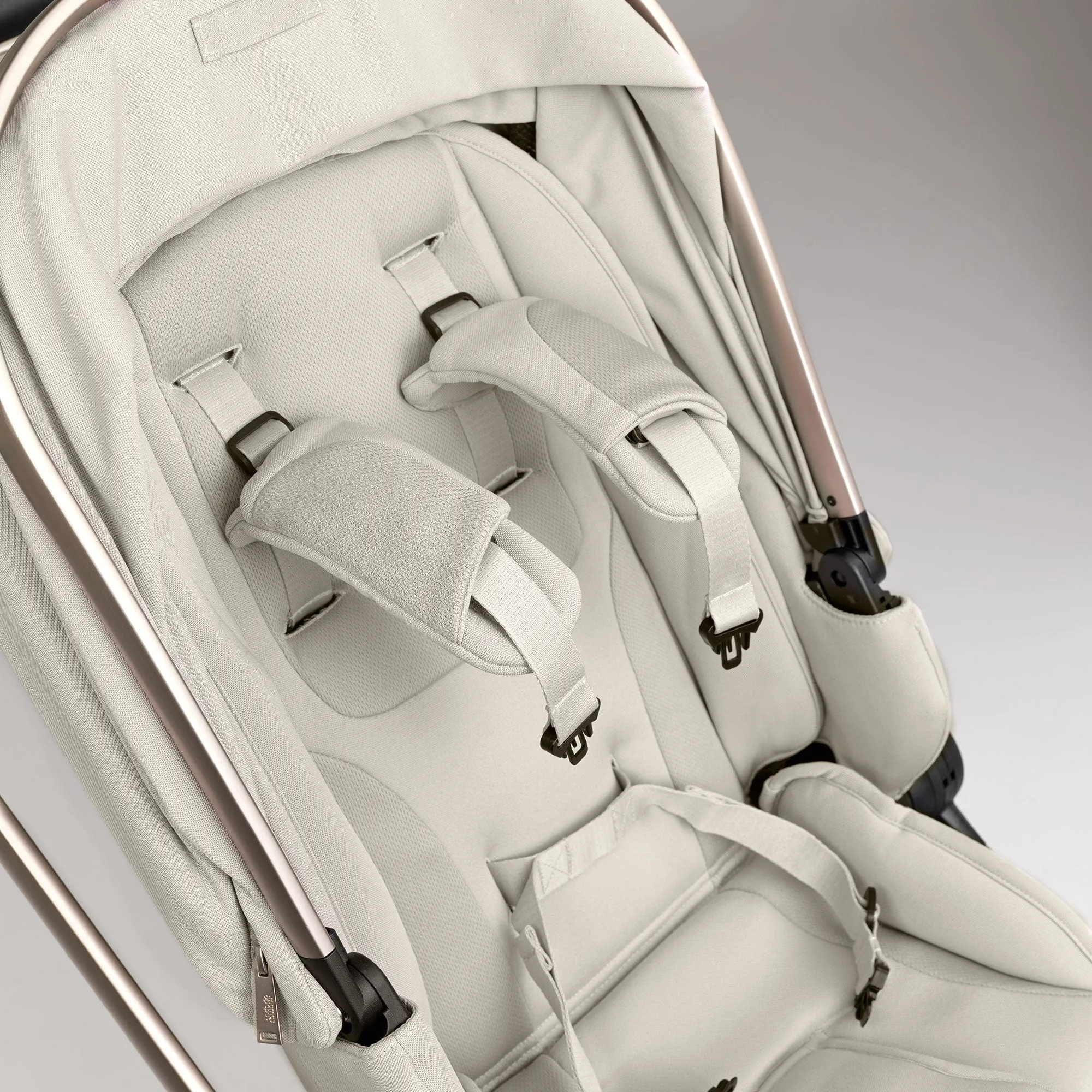 Mamas & Papas Vardo Complete Maxi-Cosi Bundle in Shell