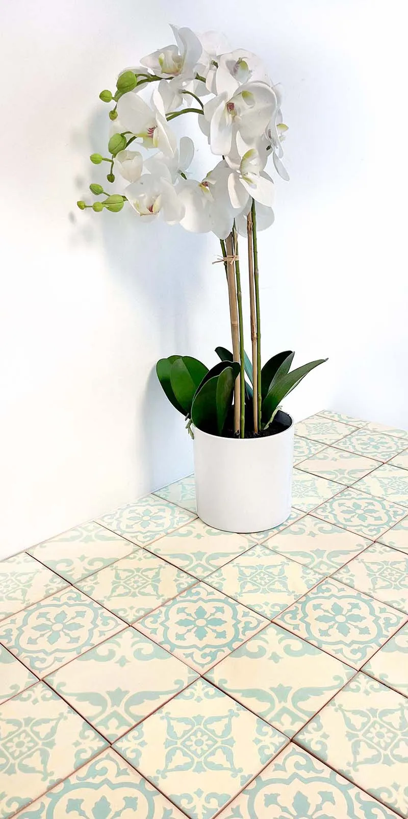 Mexican Talavera Ceramic Decorative Tile: Amria Pearl Aqua