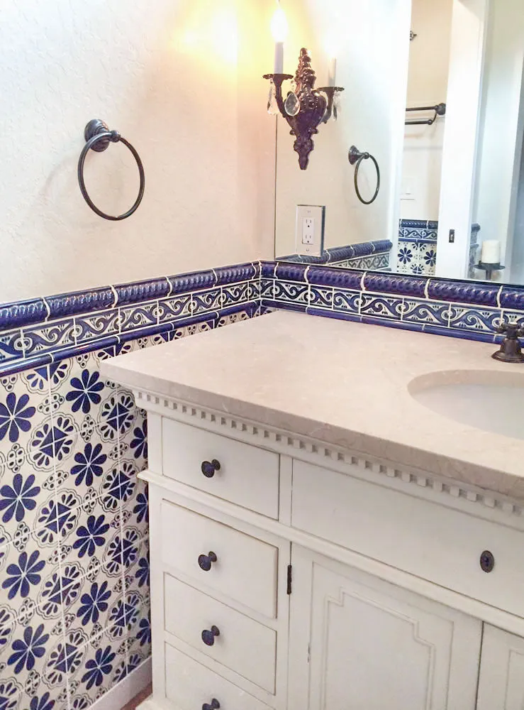 Mexican Talavera Ceramic Decorative Tile: Blue Isabel