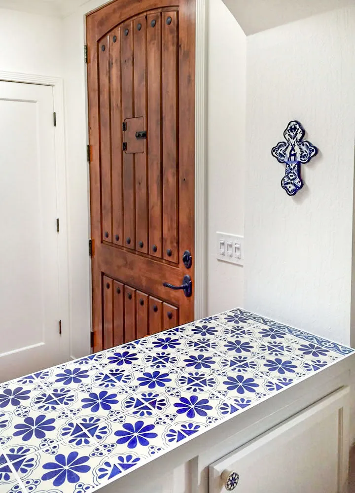 Mexican Talavera Ceramic Decorative Tile: Blue Isabel