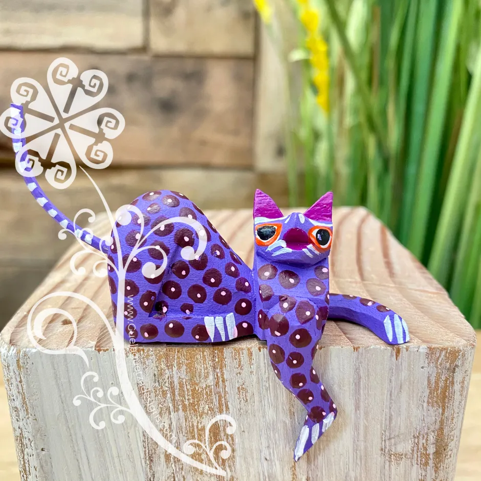 Mini Seated Cat Alebrije Handcarve Wood Decoration Figure