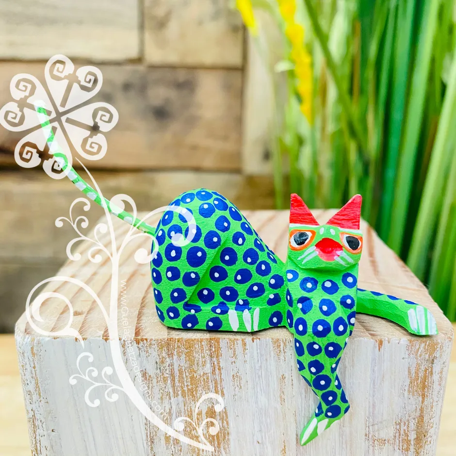 Mini Seated Cat Alebrije Handcarve Wood Decoration Figure
