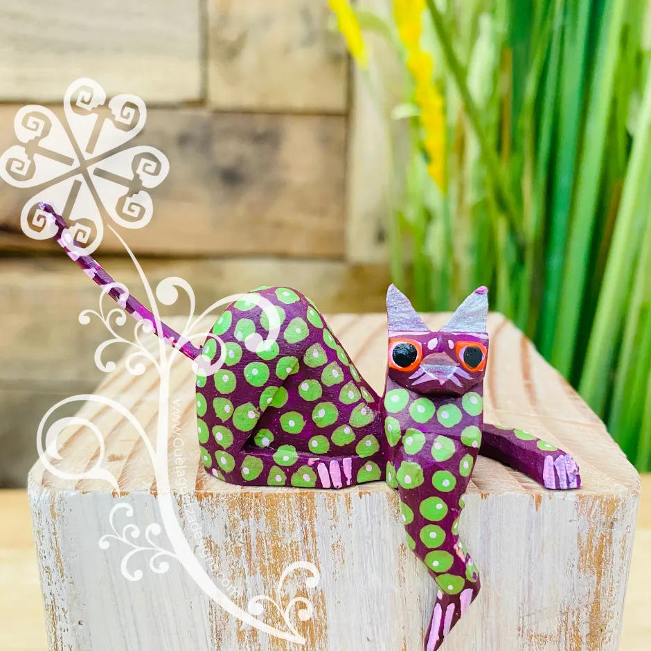 Mini Seated Cat Alebrije Handcarve Wood Decoration Figure