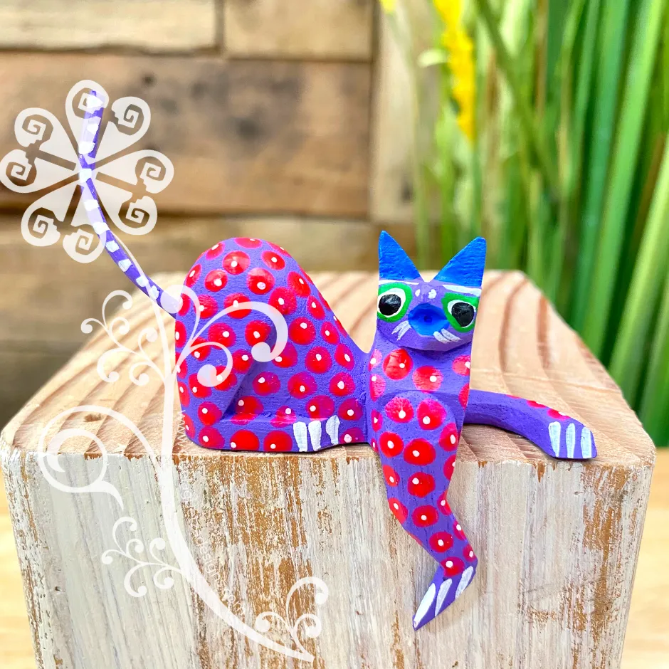 Mini Seated Cat Alebrije Handcarve Wood Decoration Figure