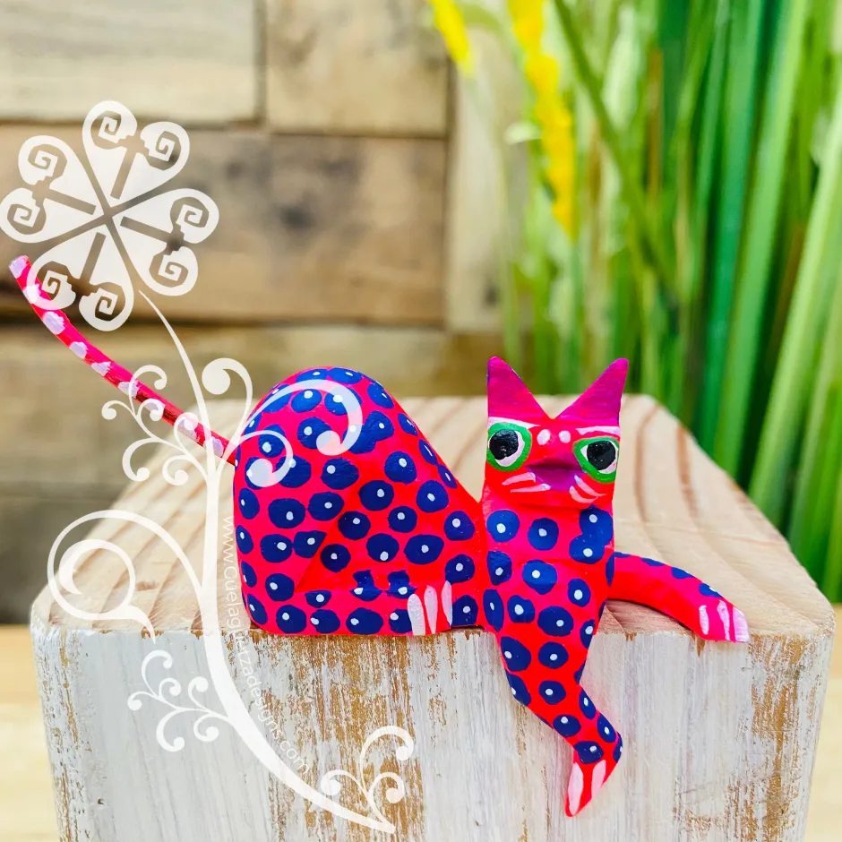 Mini Seated Cat Alebrije Handcarve Wood Decoration Figure