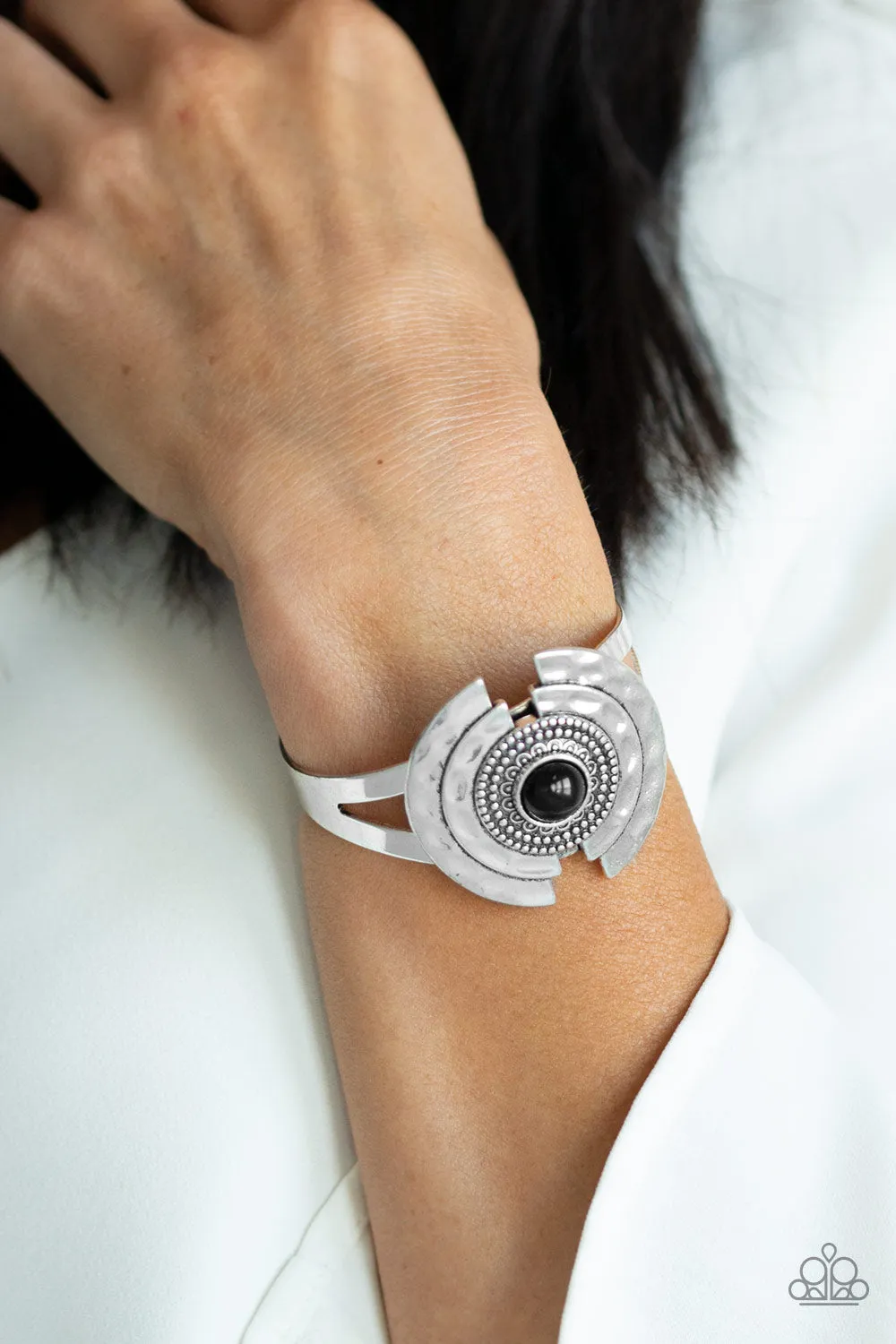 Paparazzi - Incredibly Indie - Black Cuff Bracelet