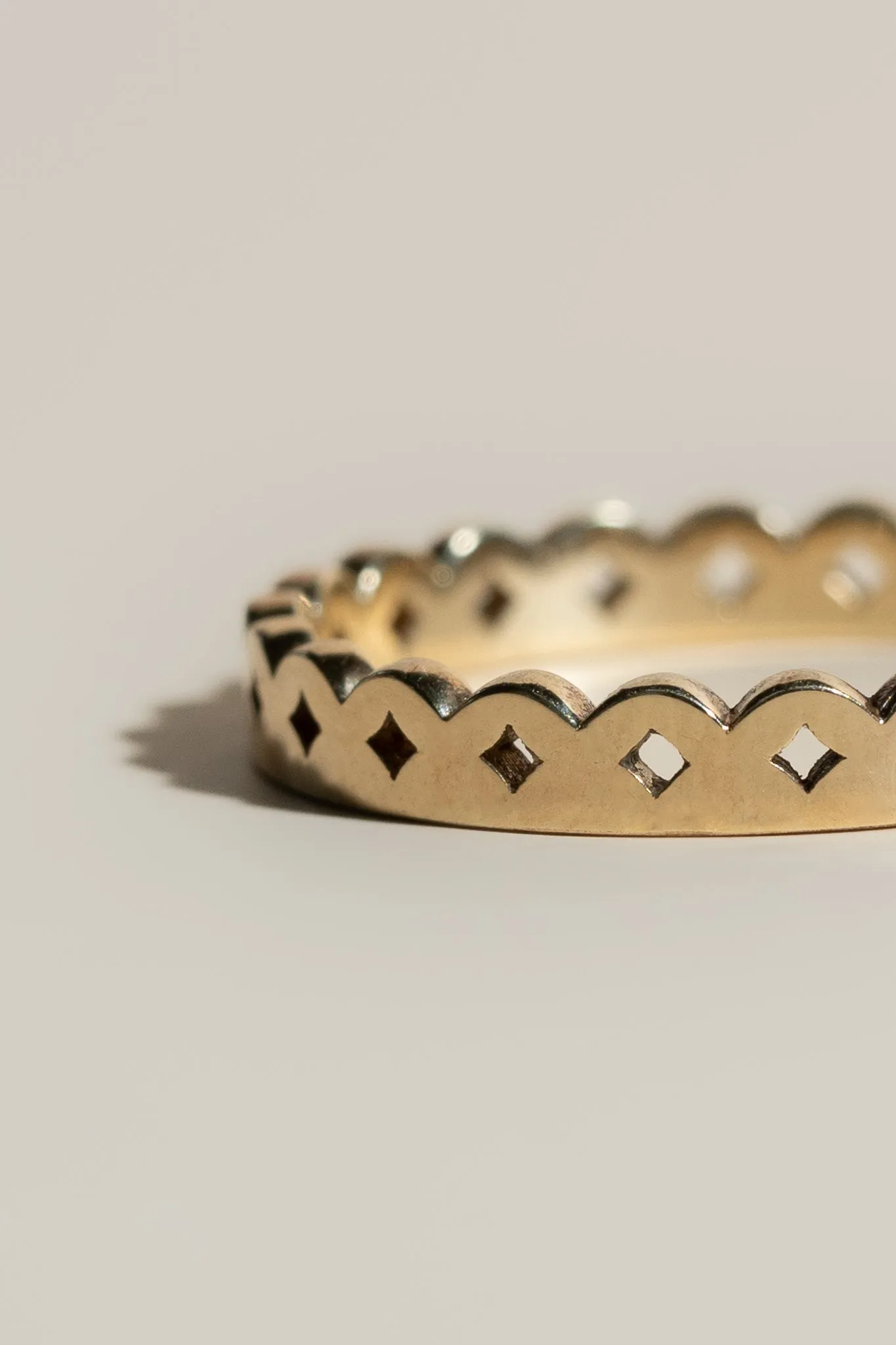 Papel Picado Diamond Cut 14K Band
