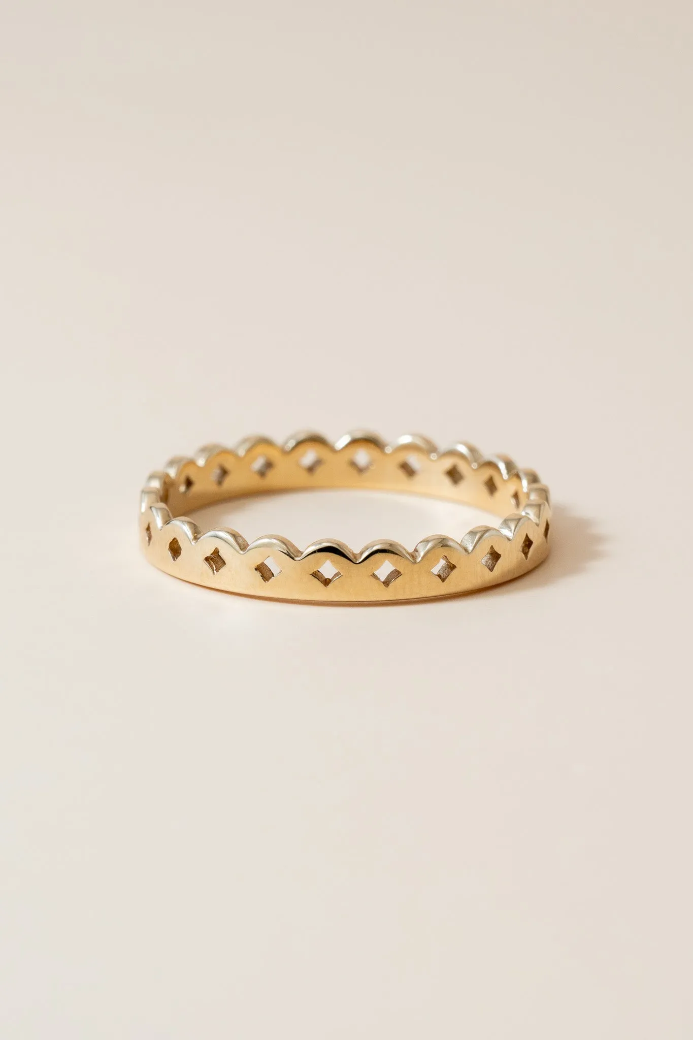 Papel Picado Diamond Cut 14K Band