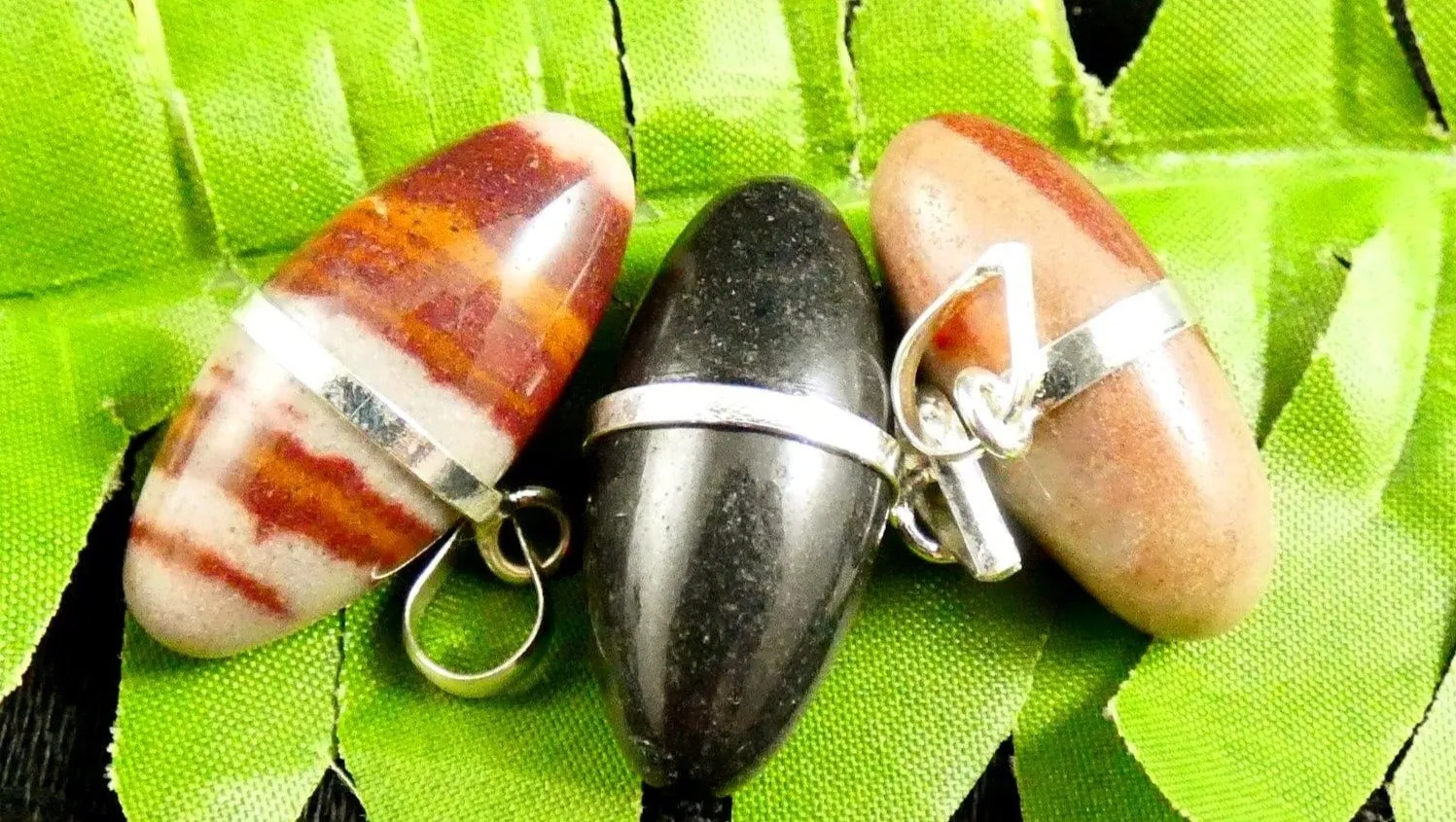 Shiva Stone Middle Wrapped Pendant