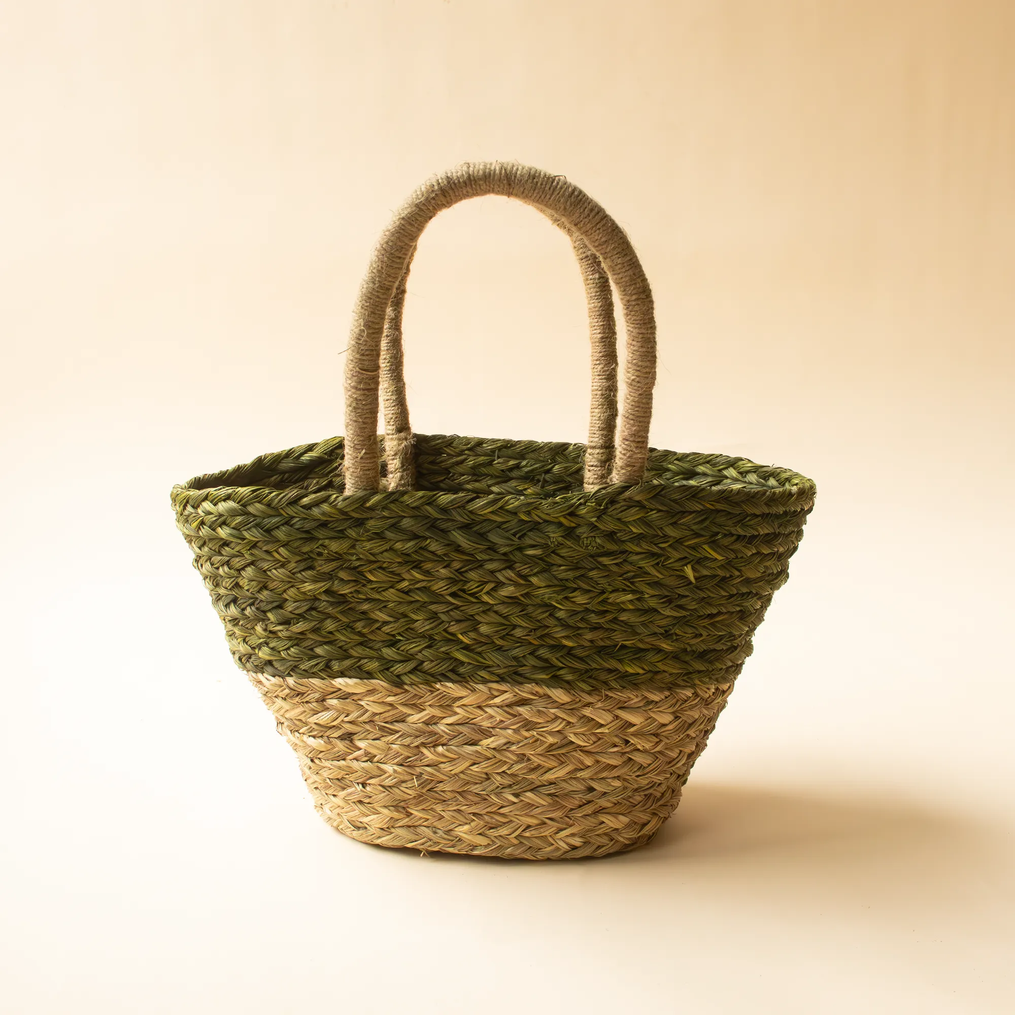 V-SHAPED DUAL COLOUR SABAI GRASS WITH JUTE HANDLE GIFT BASKET