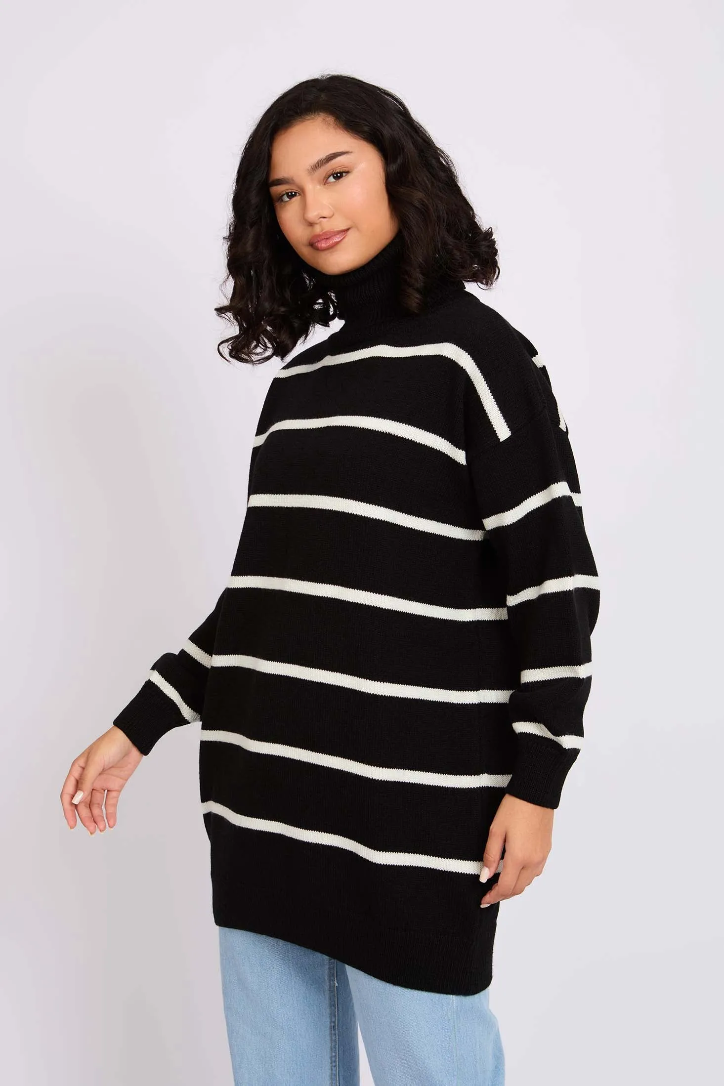 Women Pullover Short High Neck  Black/White