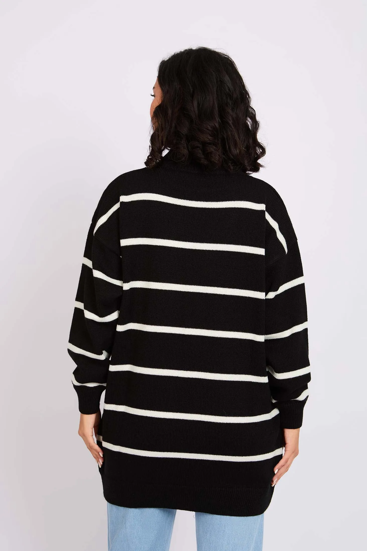 Women Pullover Short High Neck  Black/White