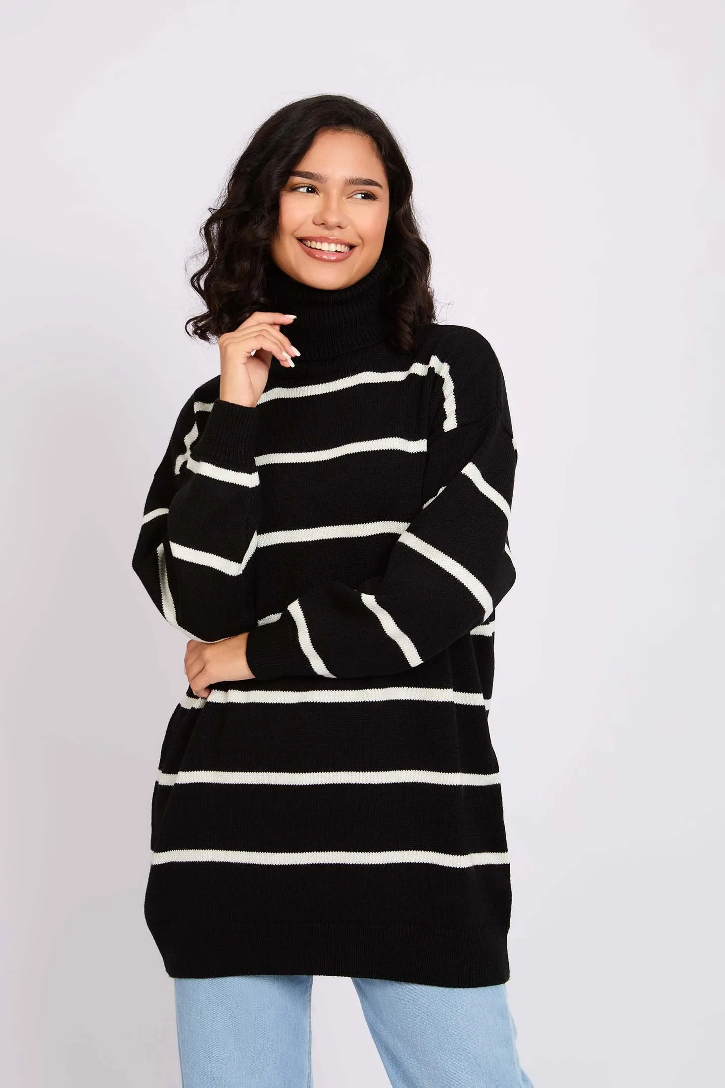 Women Pullover Short High Neck  Black/White