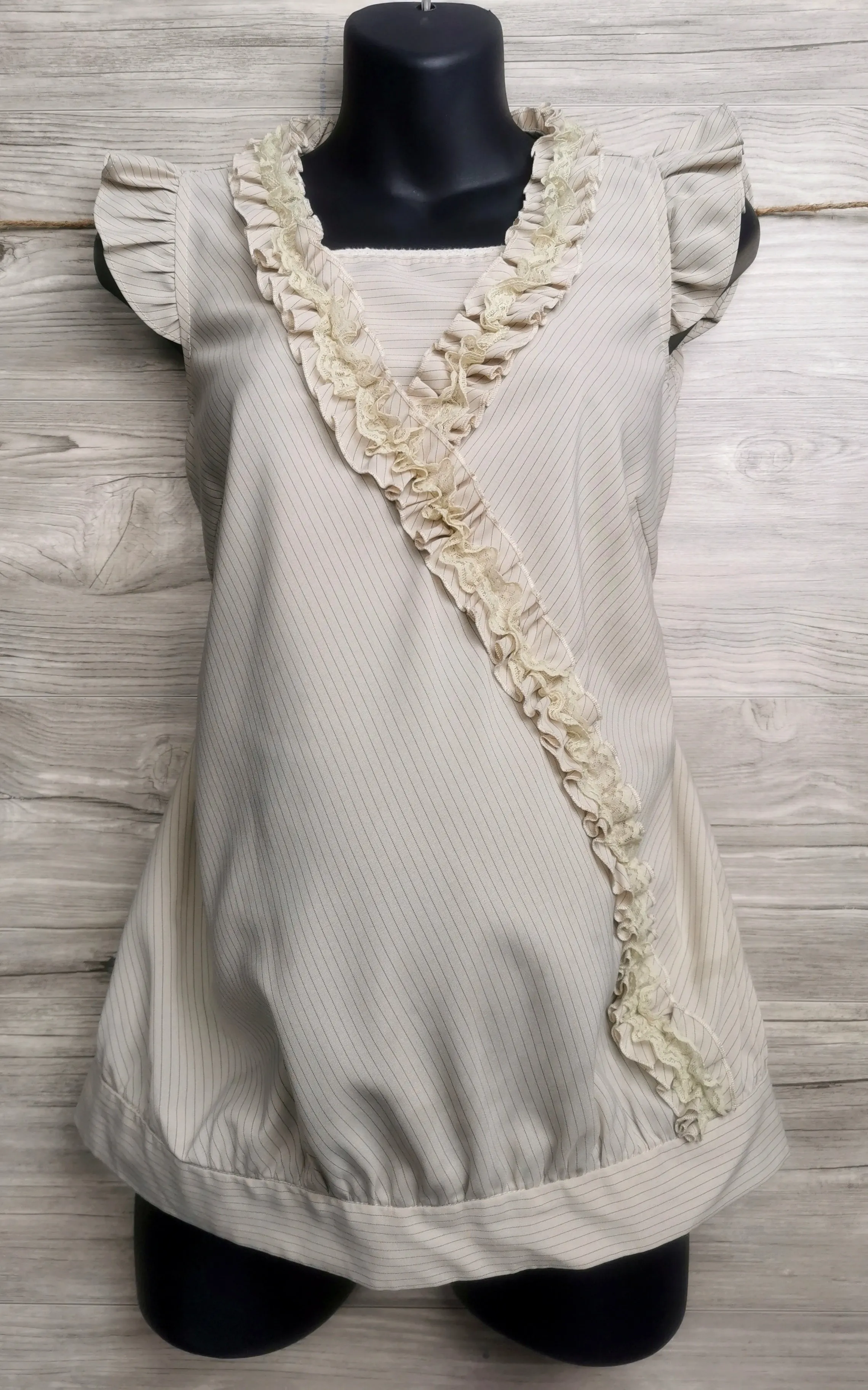 WOMENS SIZE MEDIUM - MATERNITY Dress Top, Ruffled EUC B1
